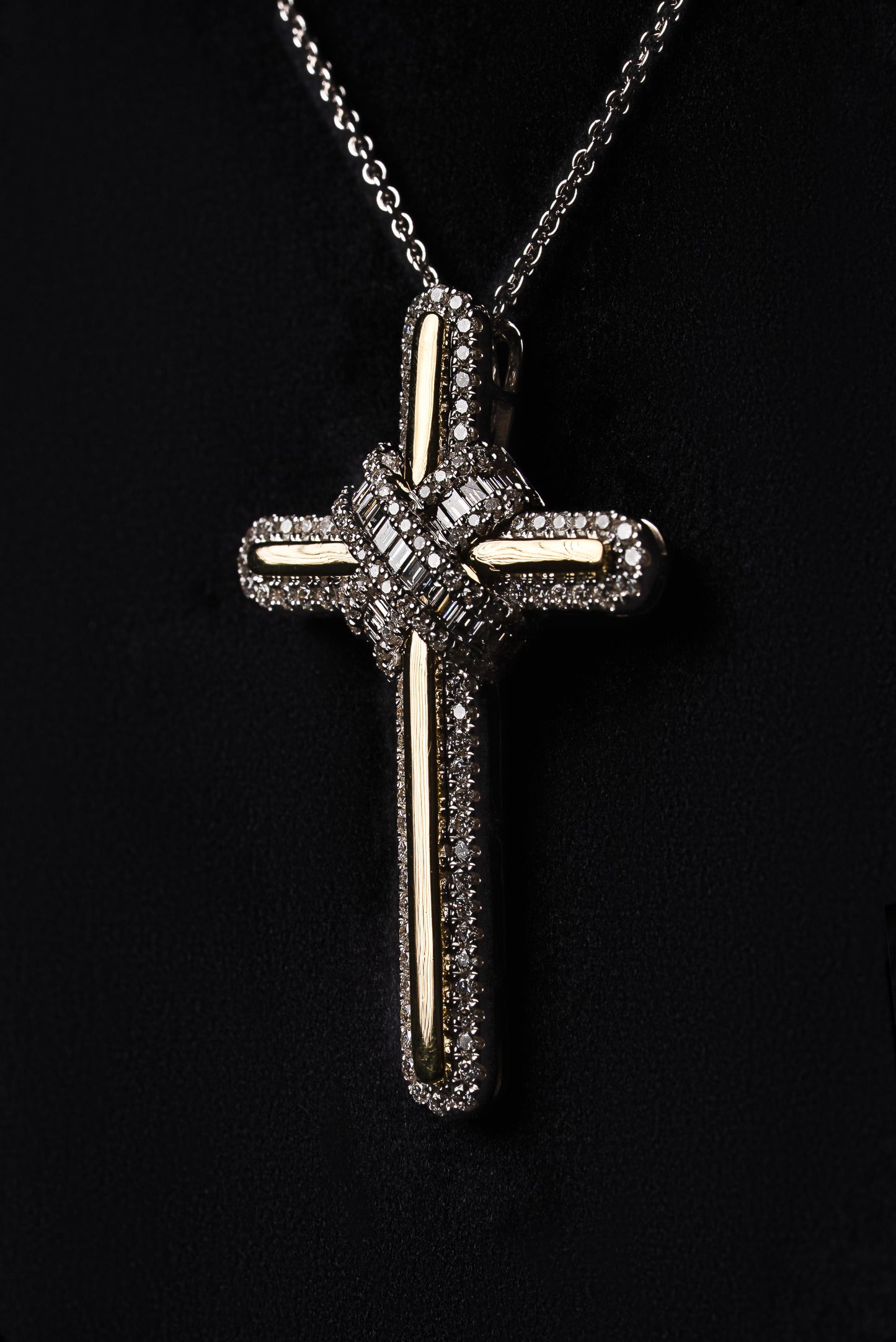 Diamond Sublime Cross Pendant 18k Solid Gold 2ctw