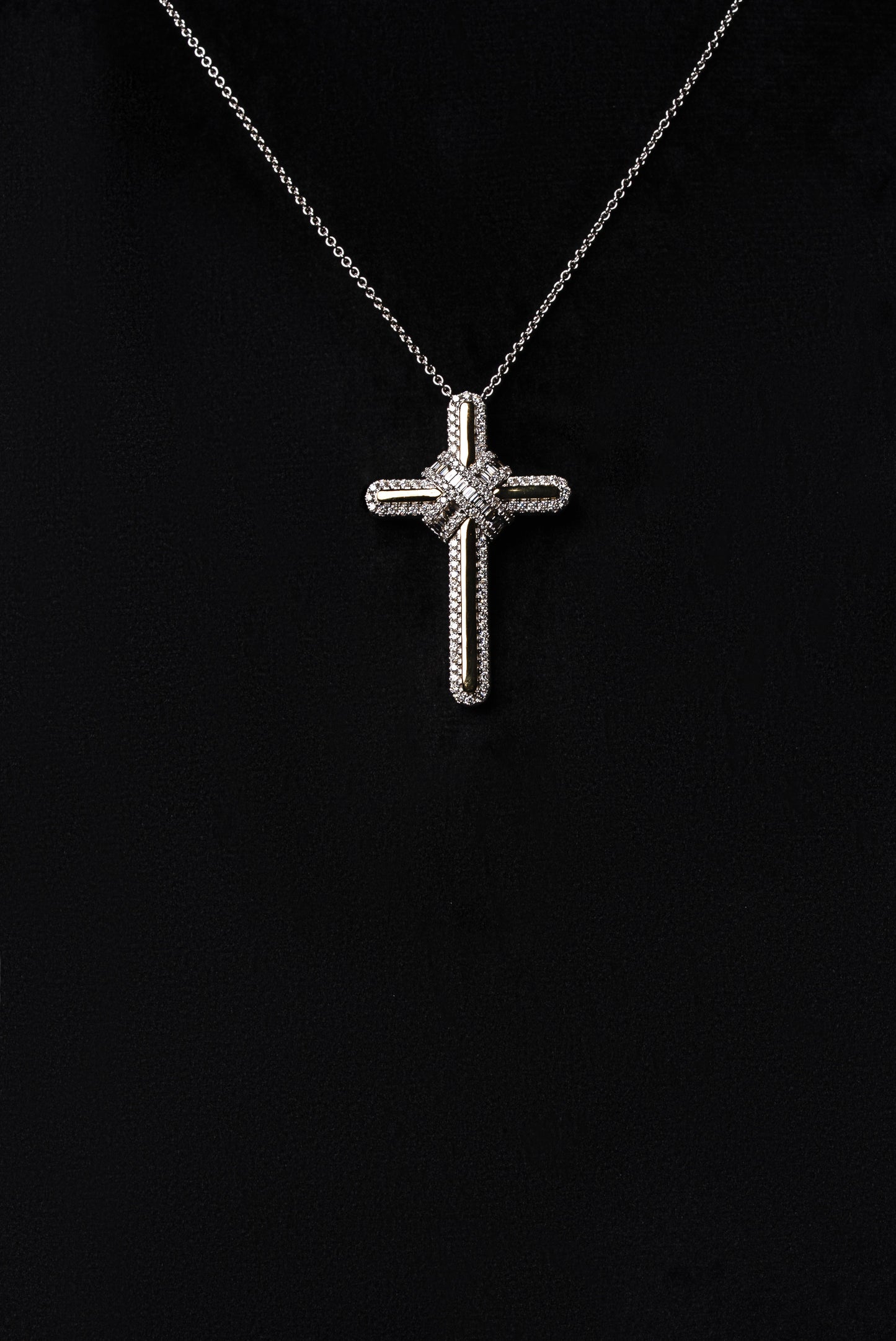 Diamond Sublime Cross Pendant 18k Solid Gold 2ctw